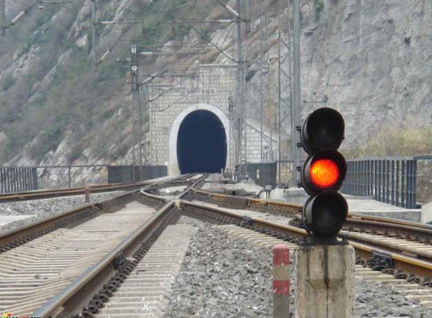 石家莊哪些學(xué)校開設(shè)鐵道信號專業(yè)？