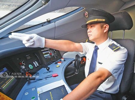 男生想要報(bào)考鐵路學(xué)校選什么專業(yè)好？