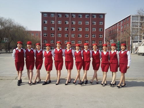 學(xué)高鐵乘務(wù)員石家莊哪個(gè)鐵路學(xué)校好就業(yè)？