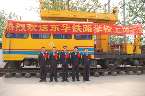 初中學(xué)歷學(xué)鐵路專業(yè)畢業(yè)一般月收入多少？