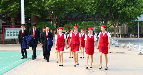 不滿15周歲能報(bào)名石家莊東華鐵路學(xué)校嗎？