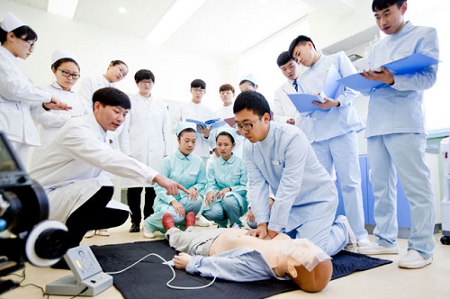 初中生為什么不能直接報(bào)臨床醫(yī)學(xué)和口腔醫(yī)學(xué)呢？