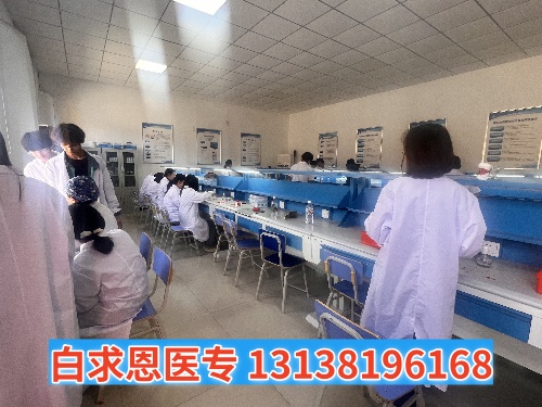 石家莊白求恩醫(yī)學(xué)中專(zhuān)學(xué)校多長(zhǎng)時(shí)間放假一次？