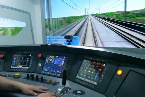 想當(dāng)火車司機(jī)？中專學(xué)歷也能報(bào)名！穩(wěn)定高薪 + 鐵飯碗！