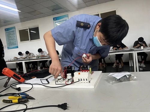 什么是高級技工班？哪個學校學高級技技工比較好