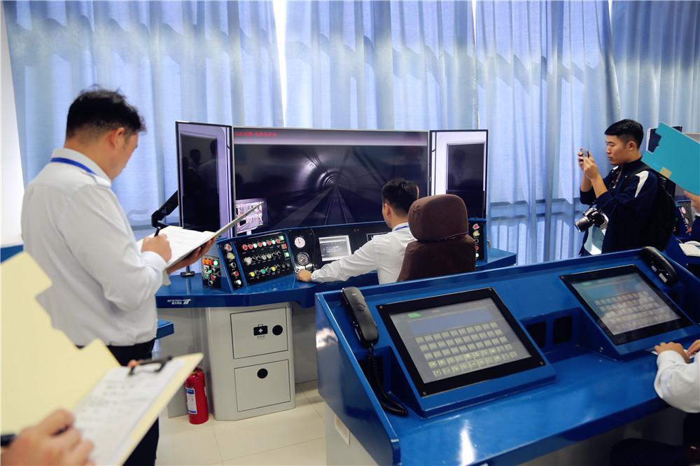 大專畢業(yè)后還能學(xué)火車司機嗎？有哪些要求